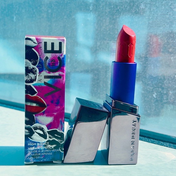 Urban Decay Bad Blood Matte lipstick - Picture 3 of 13